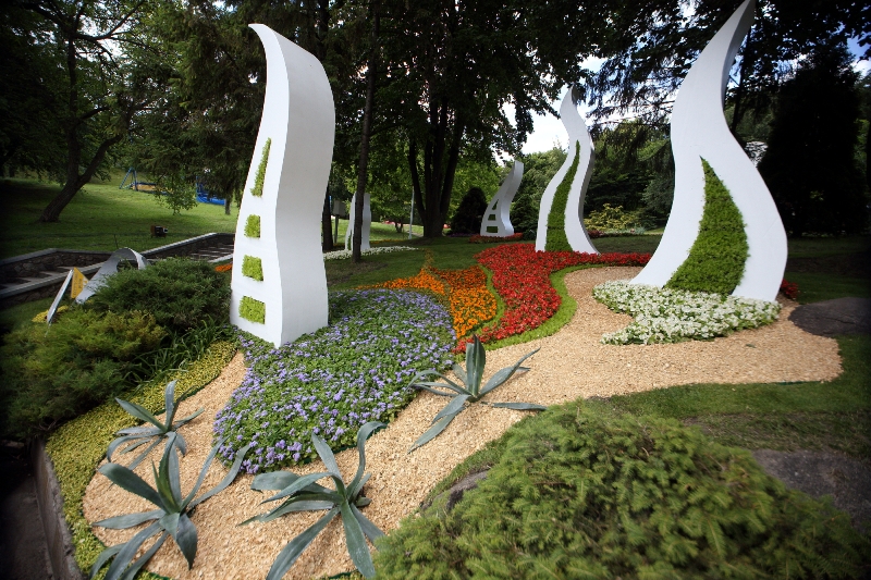 Выставка цветов на певческом поле в Киеве